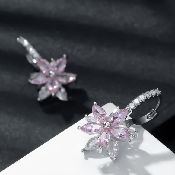 🎀Lovely Romantic White Gold Flower Earrings - Picture 2 of 8